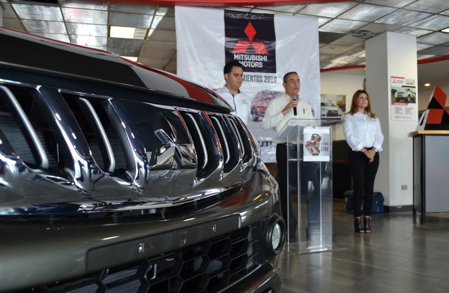 Presenta Mitsubishi Motors nueva línea pick-up L200, 2016