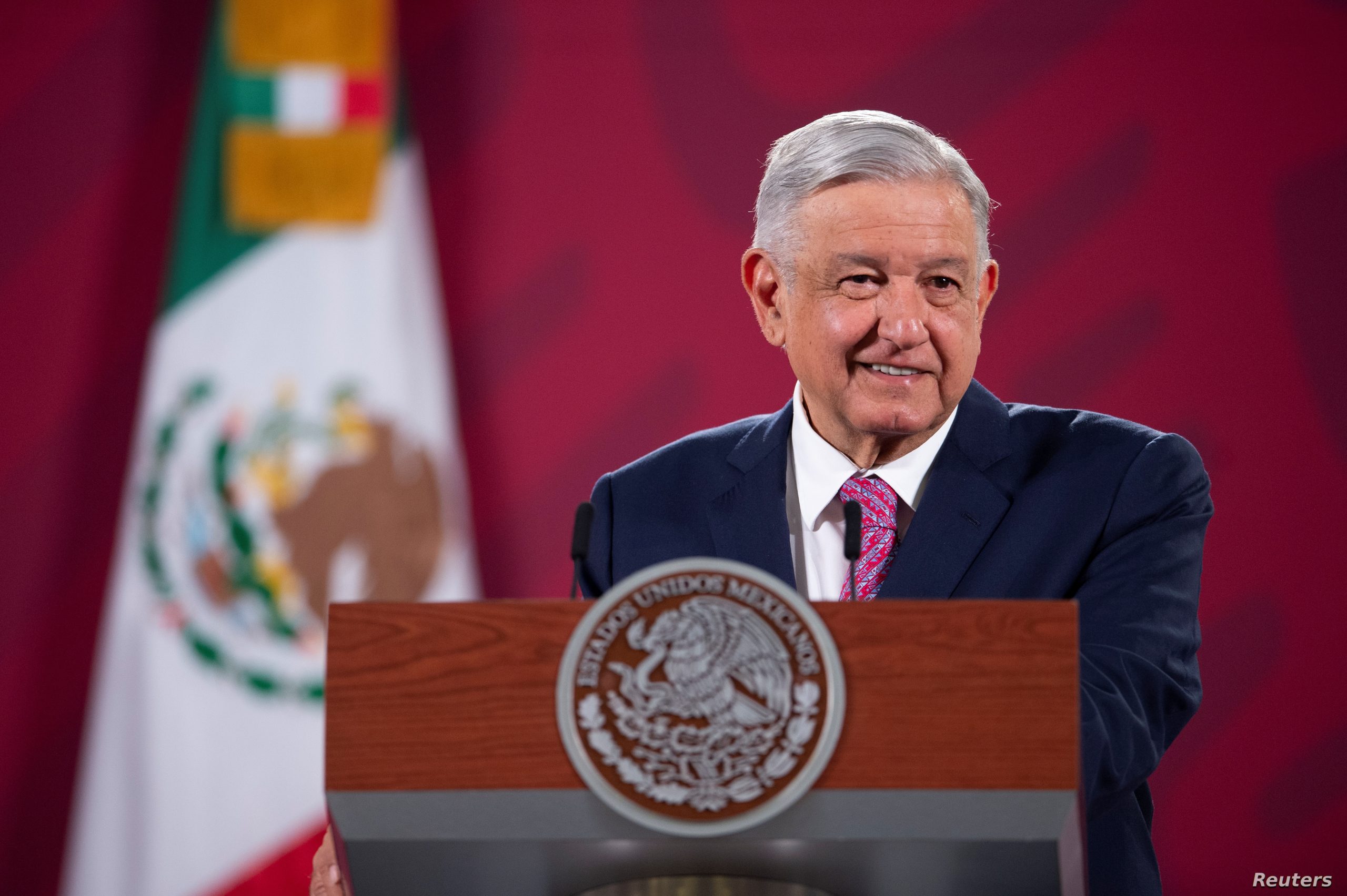 Arranca vacunación masiva a personal de salud: AMLO