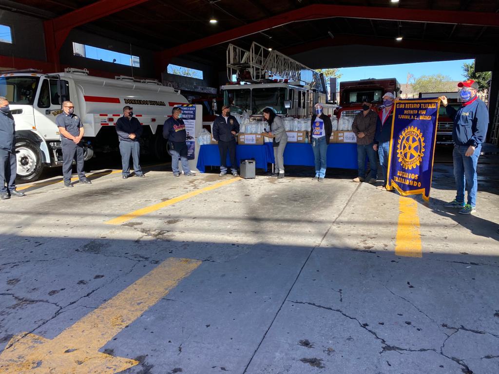 Apoyan a Bomberos de Tijuana con entrega de 5 mil cubrebocas