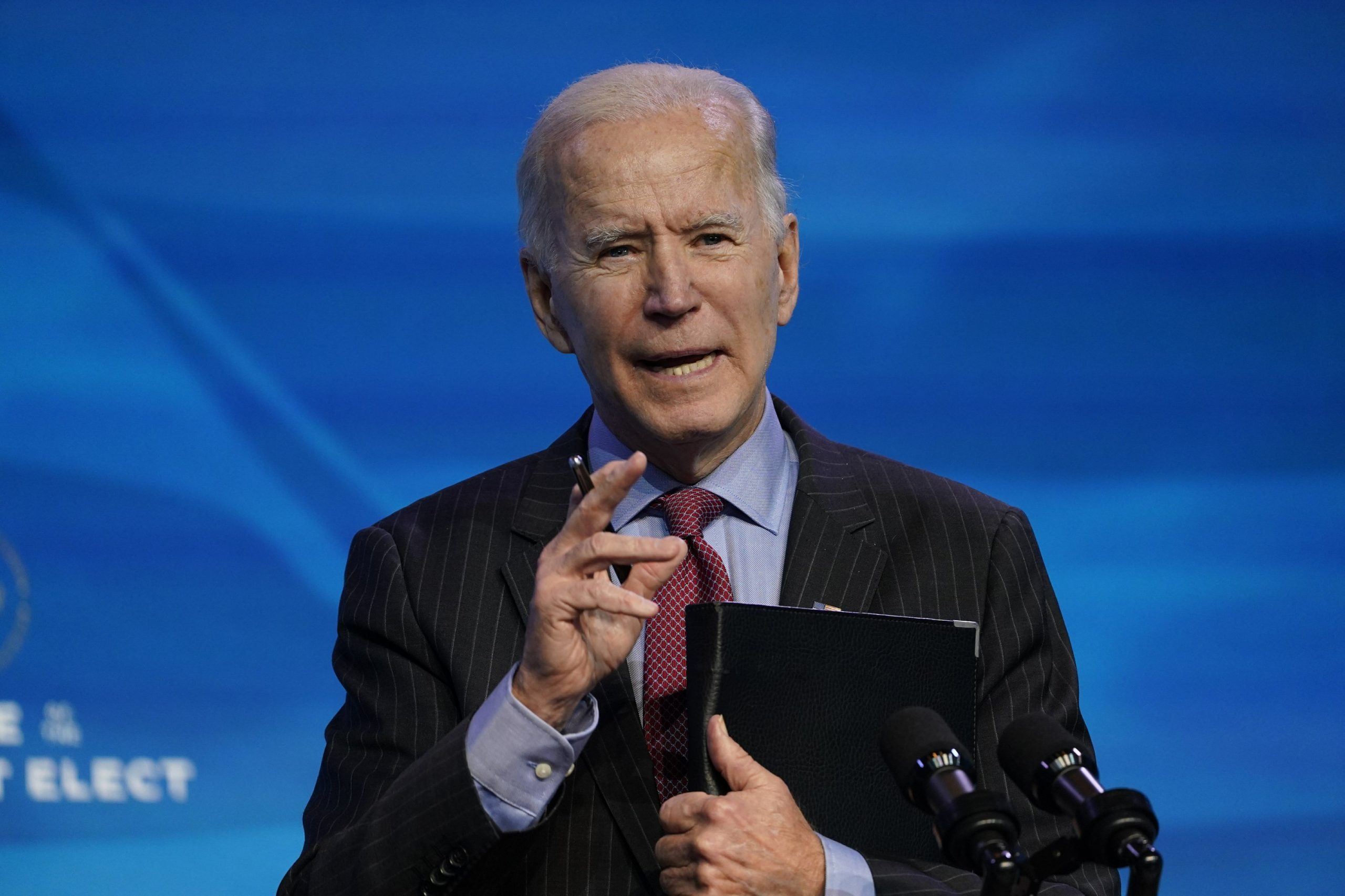 Plan Biden busca cortar ciclo de virus con máscaras, vacunas