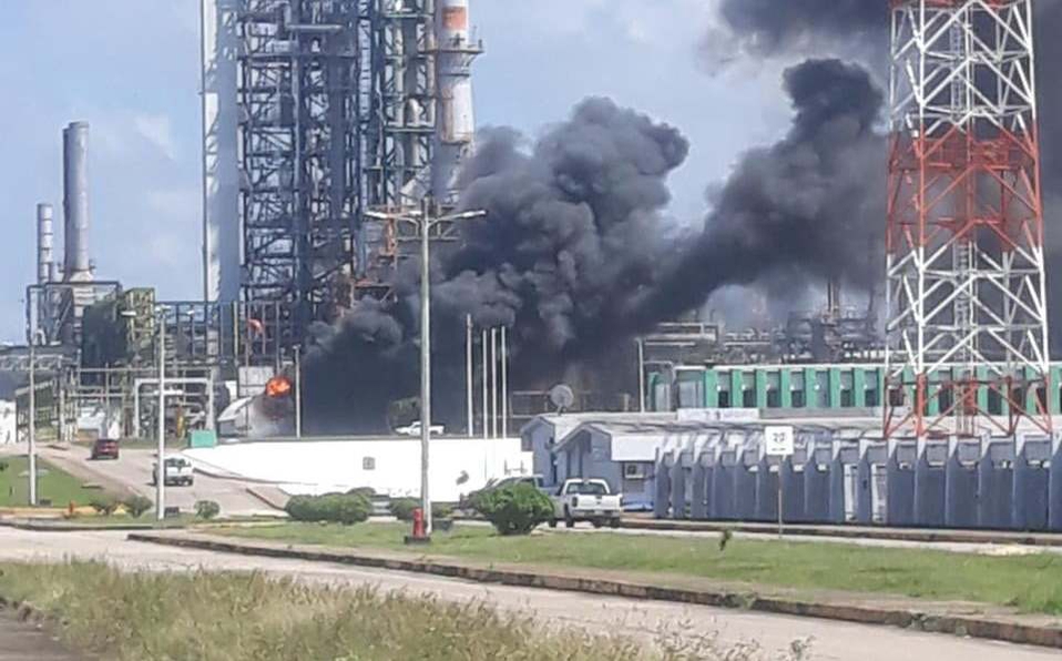 Reportan incendio en Complejo Cangrejera de Pemex en Veracruz