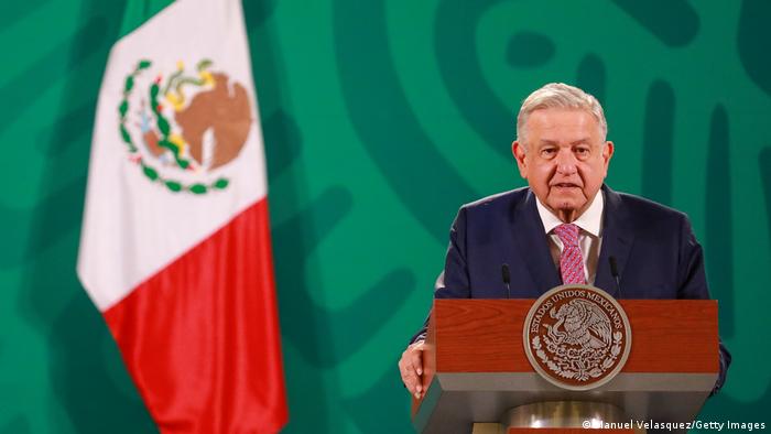 AMLO y empresas de telefonía móvil acuerda plan para llevar servicio a todo el país