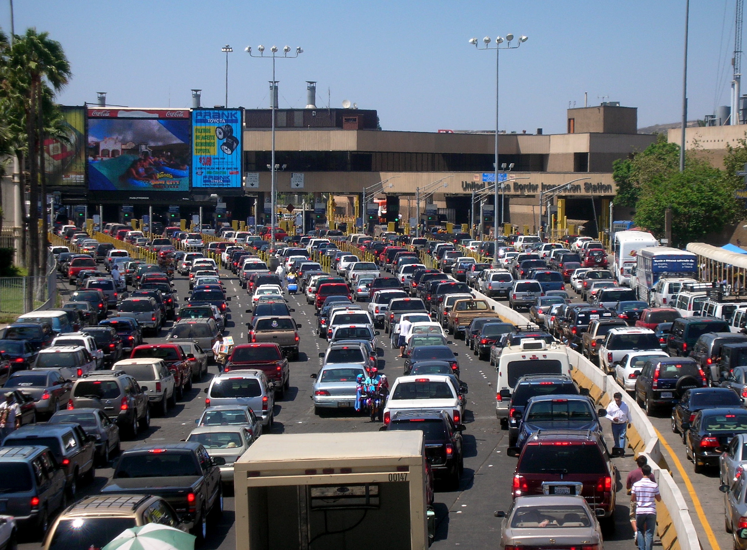 Proponen organismos binacionales reapertura gradual de la frontera entre México y Estados Unidos