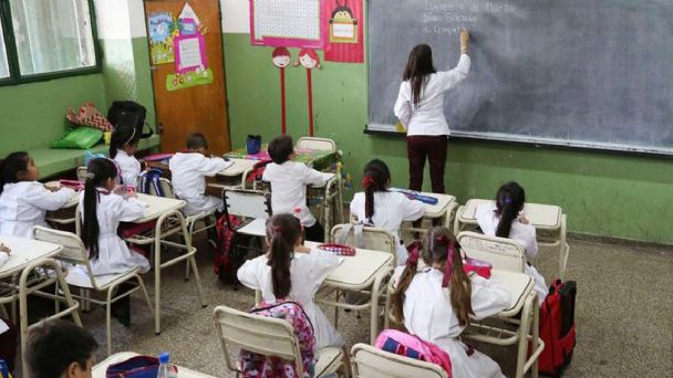 AMLO pide a la SEP respetar regreso a clases presenciales en escuelas privadas