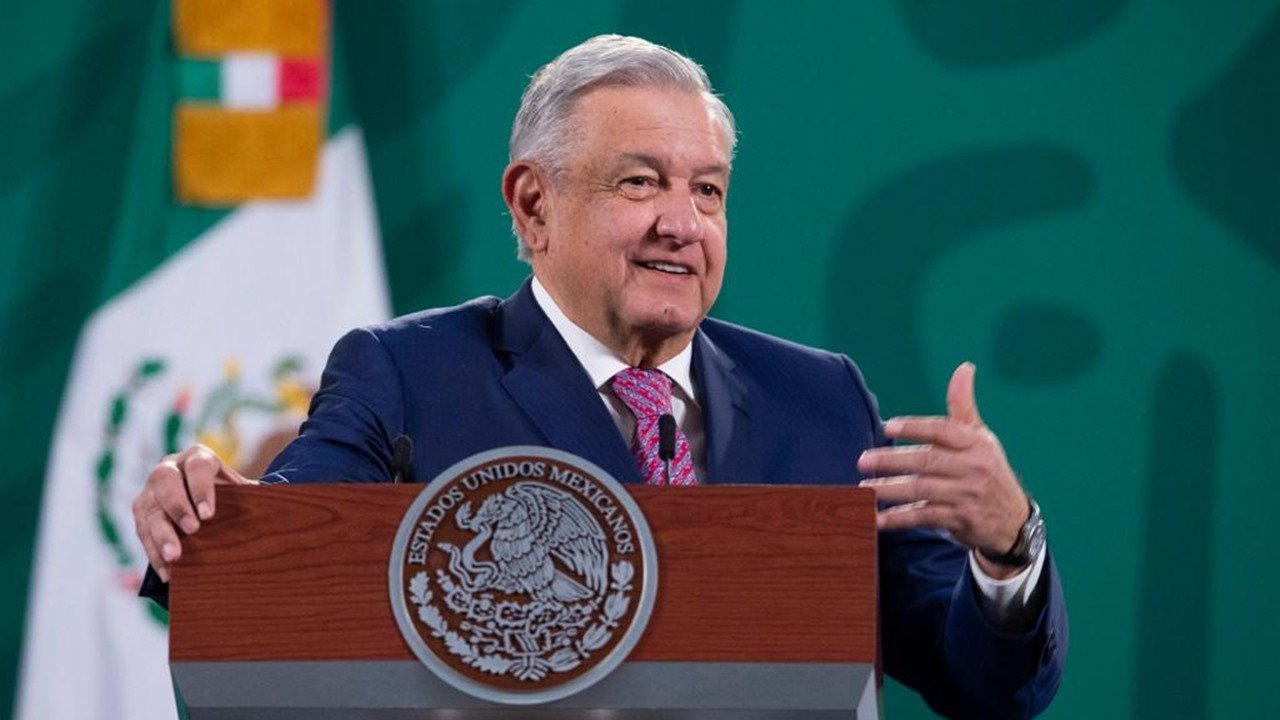 “Ni un paso atrás” contra la reforma energética antipopular: AMLO