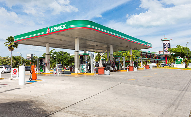 La gasolinera que robe será clausurada, advierte López Obrador