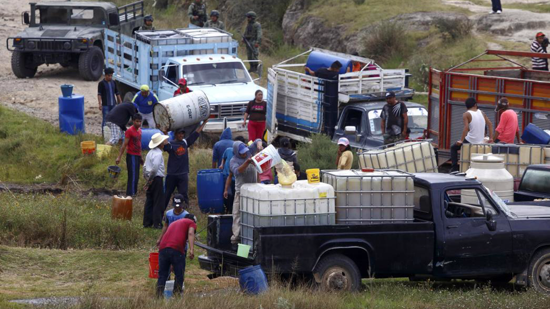 Ley de hidrocarburos va contra huachicol, no es para expropiar: AMLO