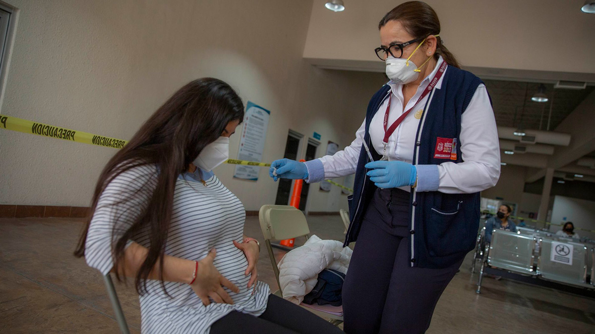 Inicia hoy vacunación de embarazadas en CDMX