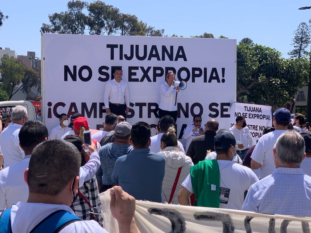 Marchan trabajadores sindicalizados  contra la expropiación del Club Campestre