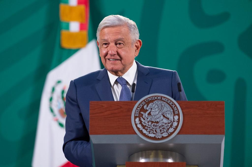 “No habrá más impuestos”, asegura AMLO ante empresarios