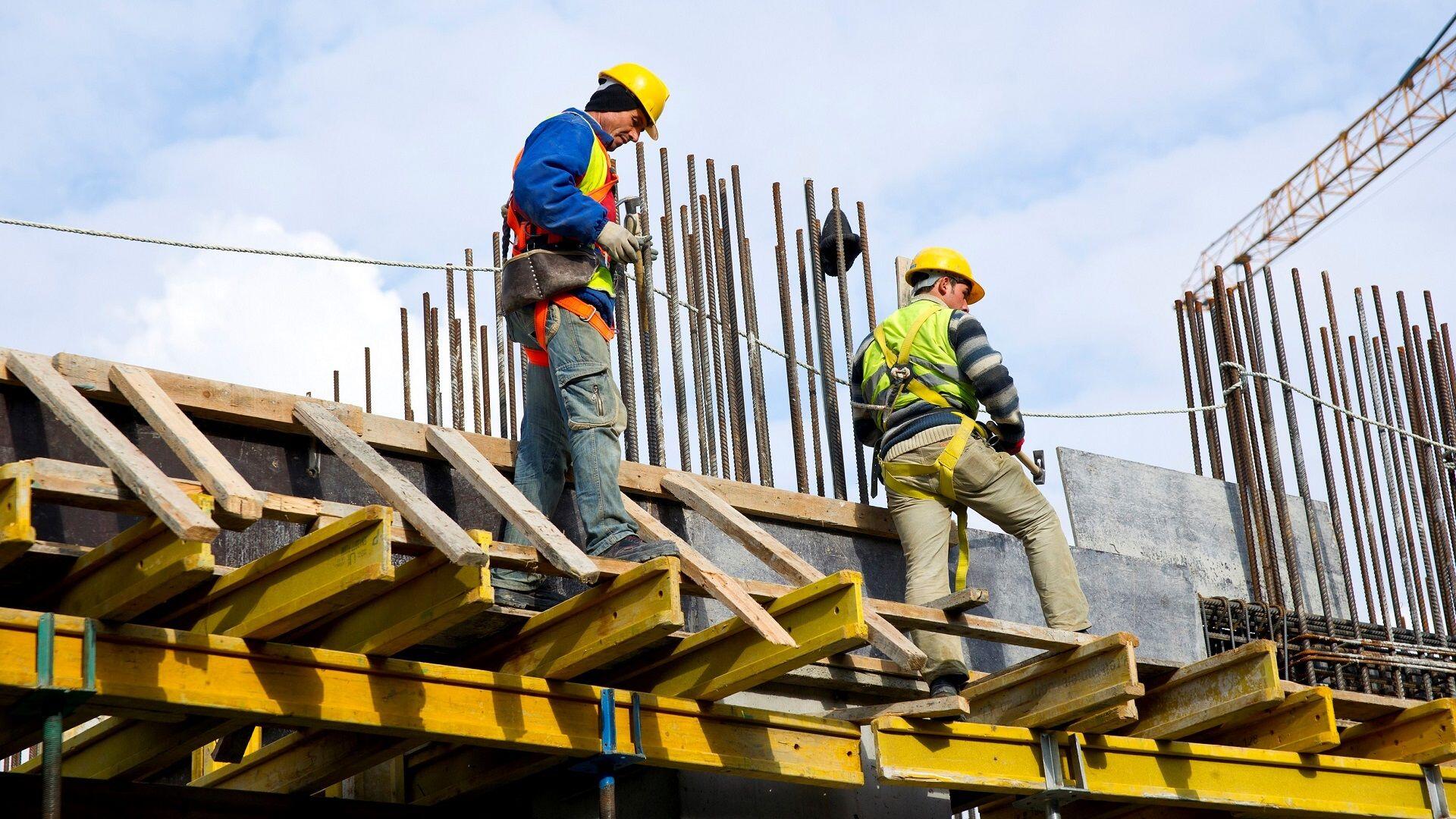 Advierten sobre posibles despidos en sector de la construcción   