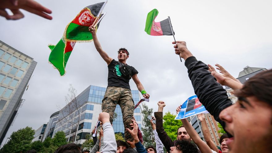 Civiles marchan contra los talibanes en ciudades. En el norte, vientos de guerra