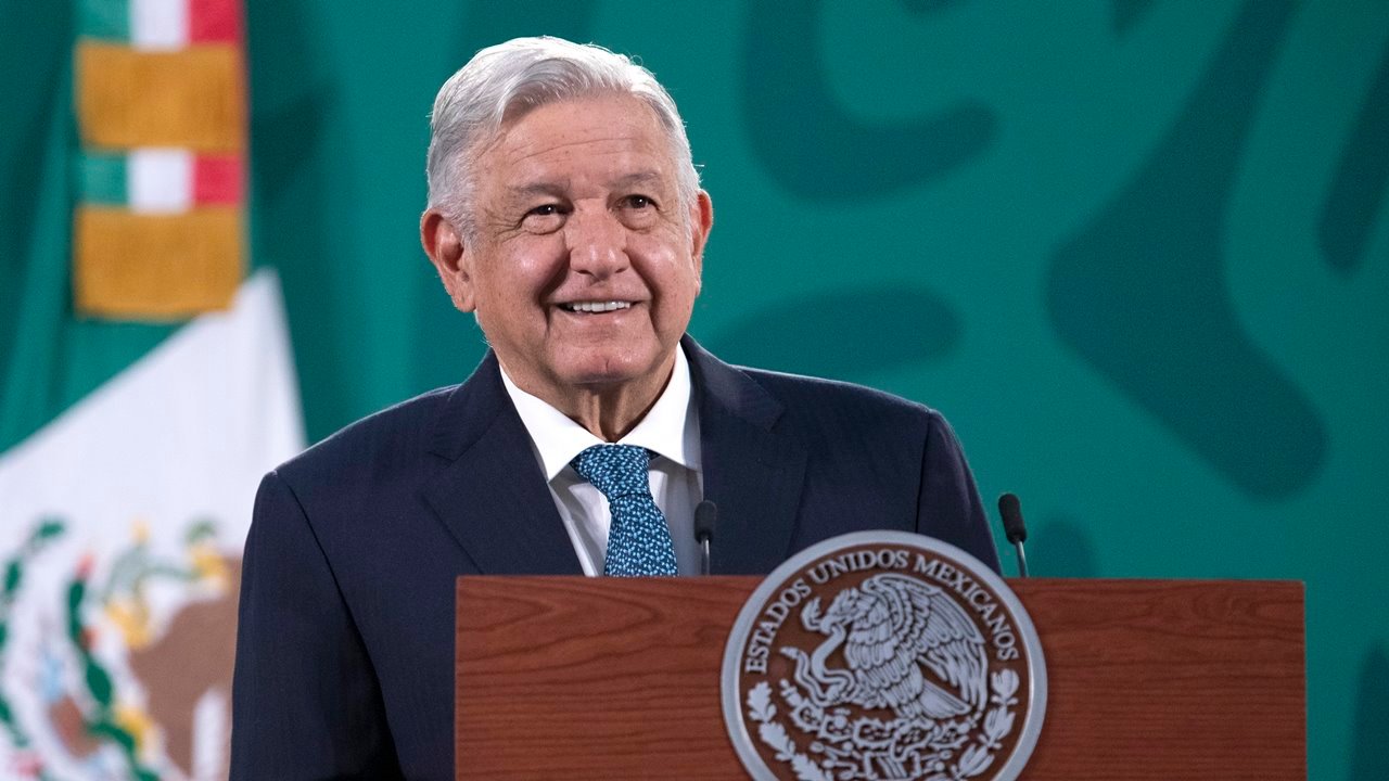 AMLO anuncia que este fin de semana se lanzará su libro “A mitad del camino”