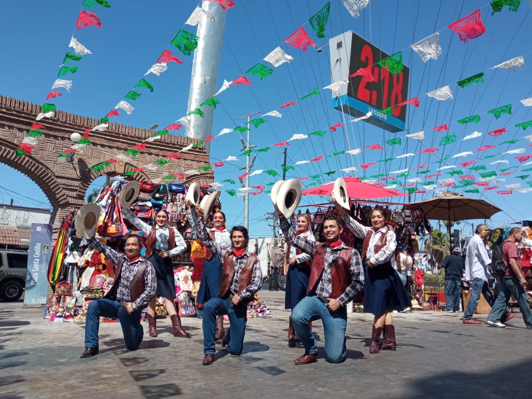 Enamora a turistas espectáculo de danza en Tijuana