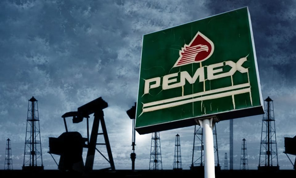 Pemex no está a la deriva; ya se restructura su deuda, subraya AMLO