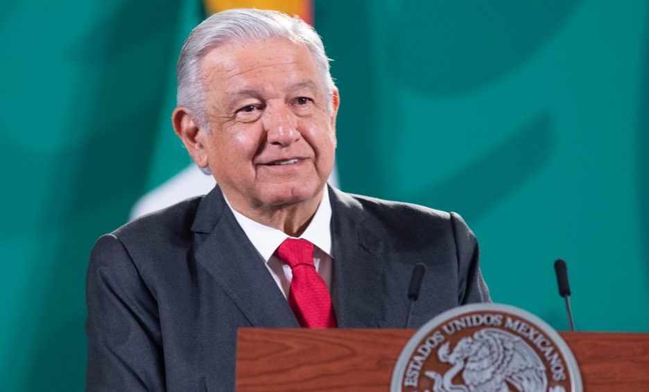 AMLO exhibe lista de empresas a las que se condonaron impuestos en gobiernos previos