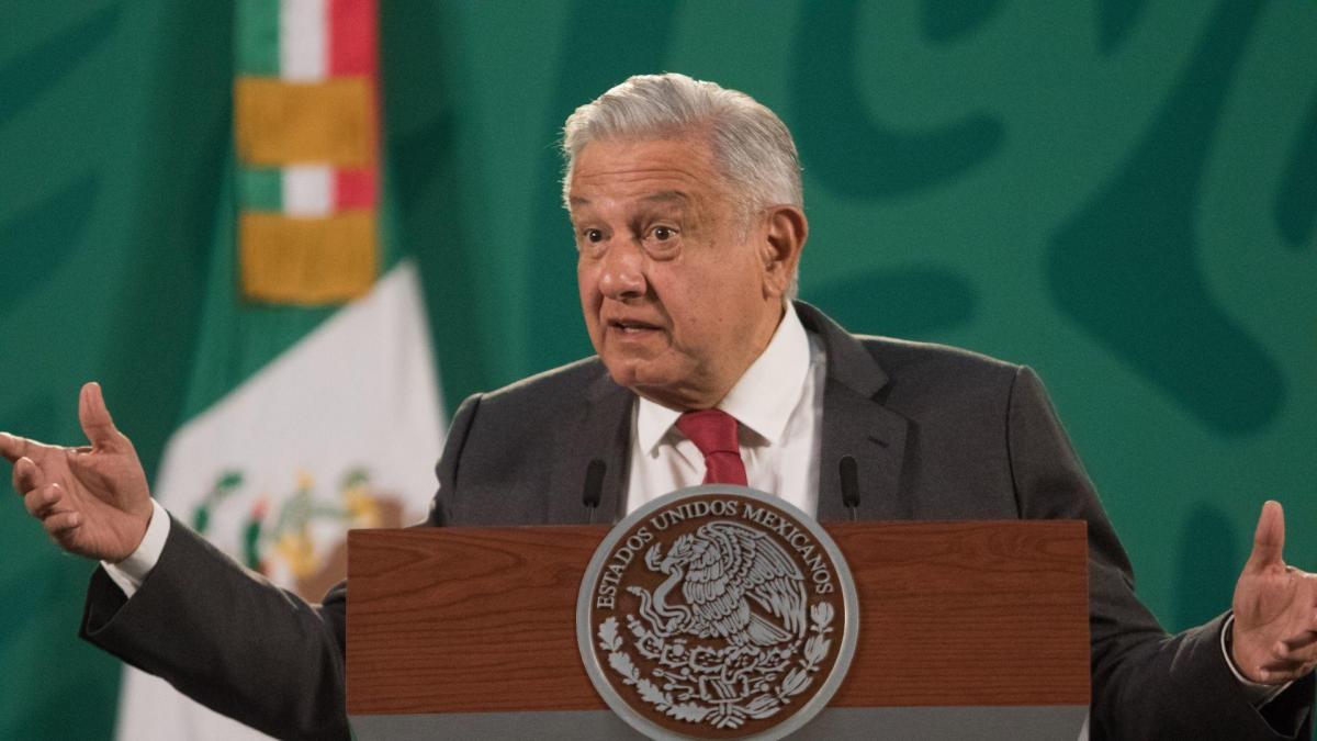 AMLO niega afectación por reforma eléctrica; si no, se devaluaría el peso y nos llamaría EU