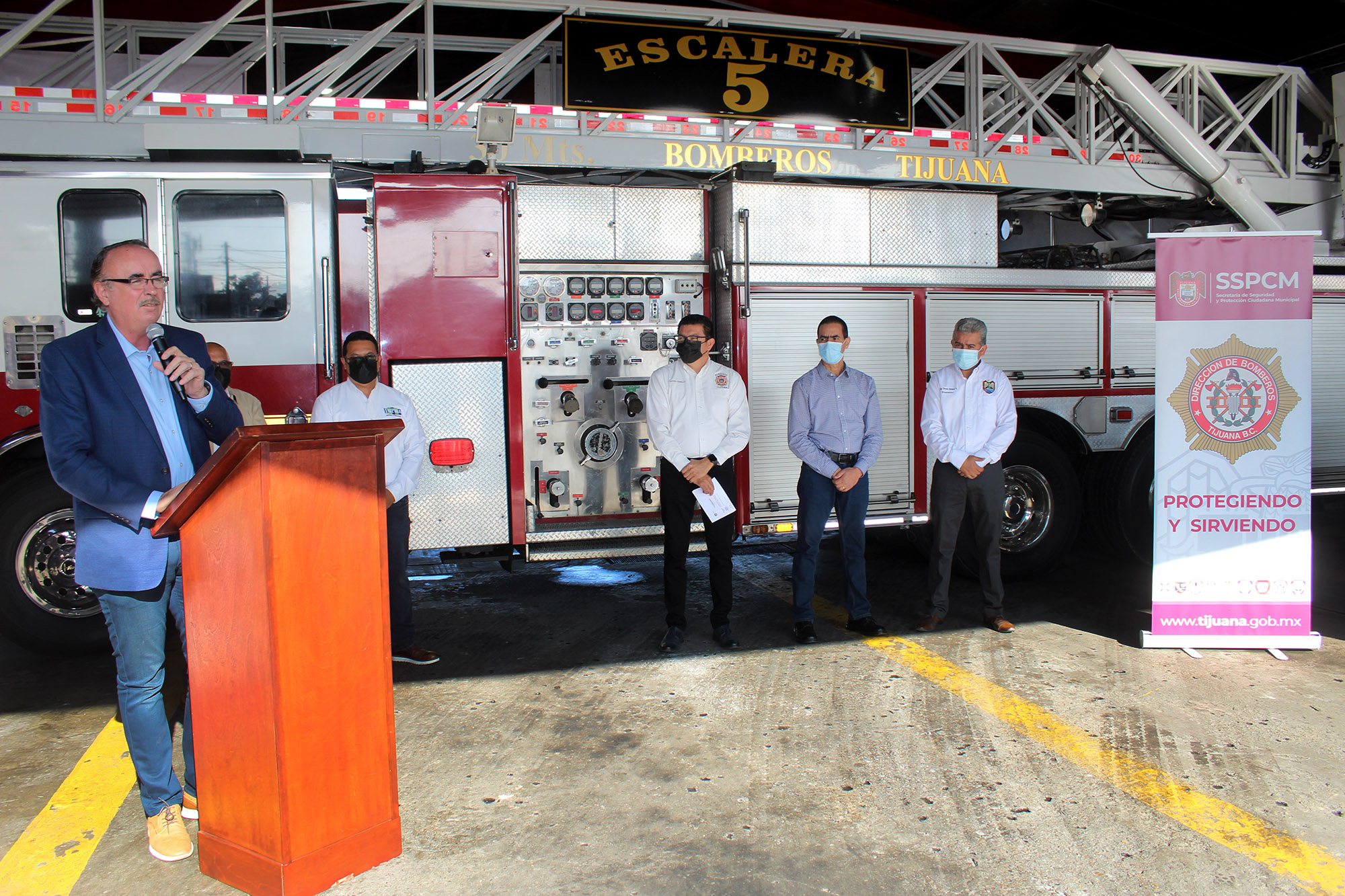 Reciben Bomberos de Tijuana donativo en equipo