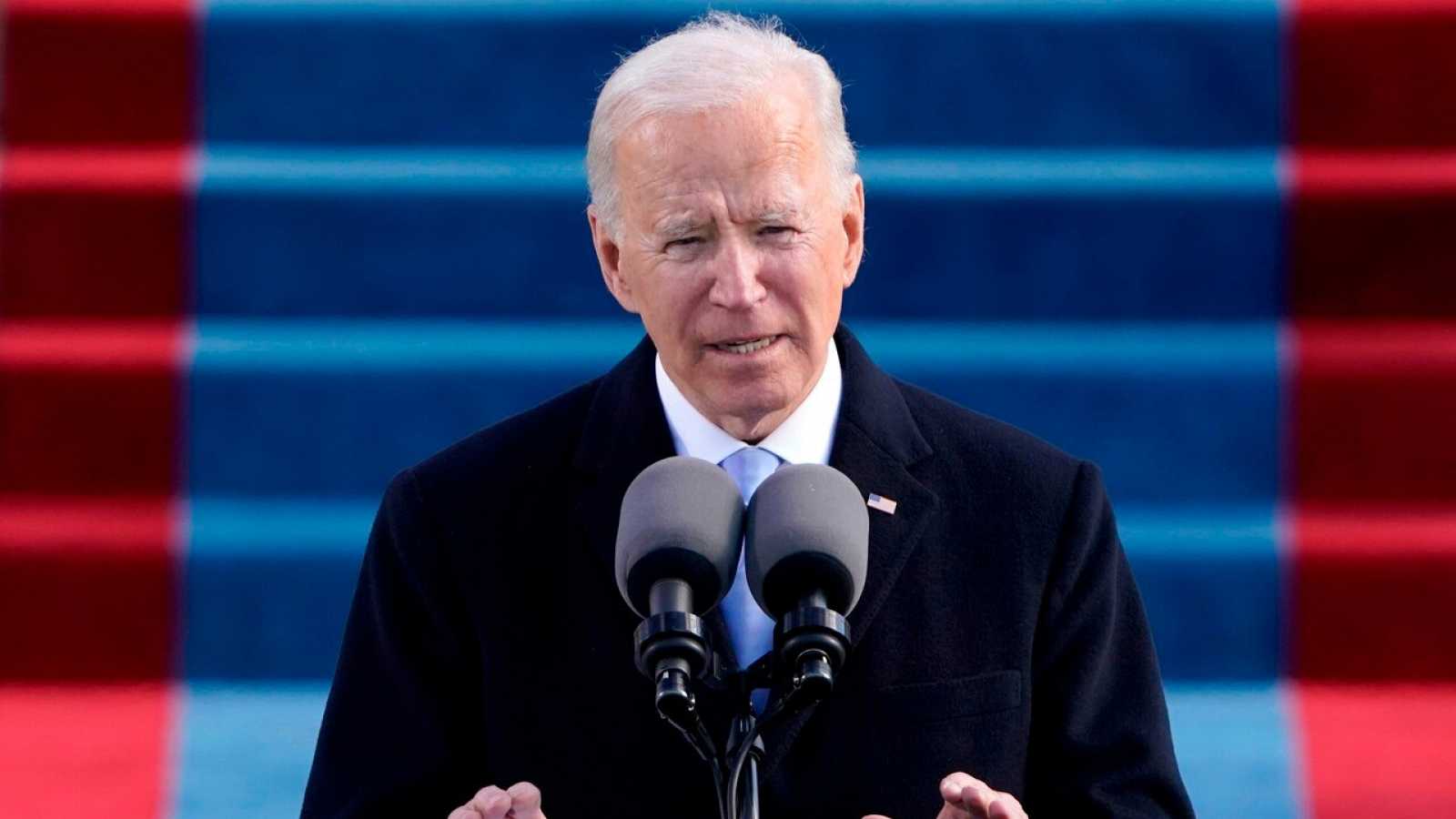 Biden prohibirá aviones rusos en espacio aéreo de Estados Unidos