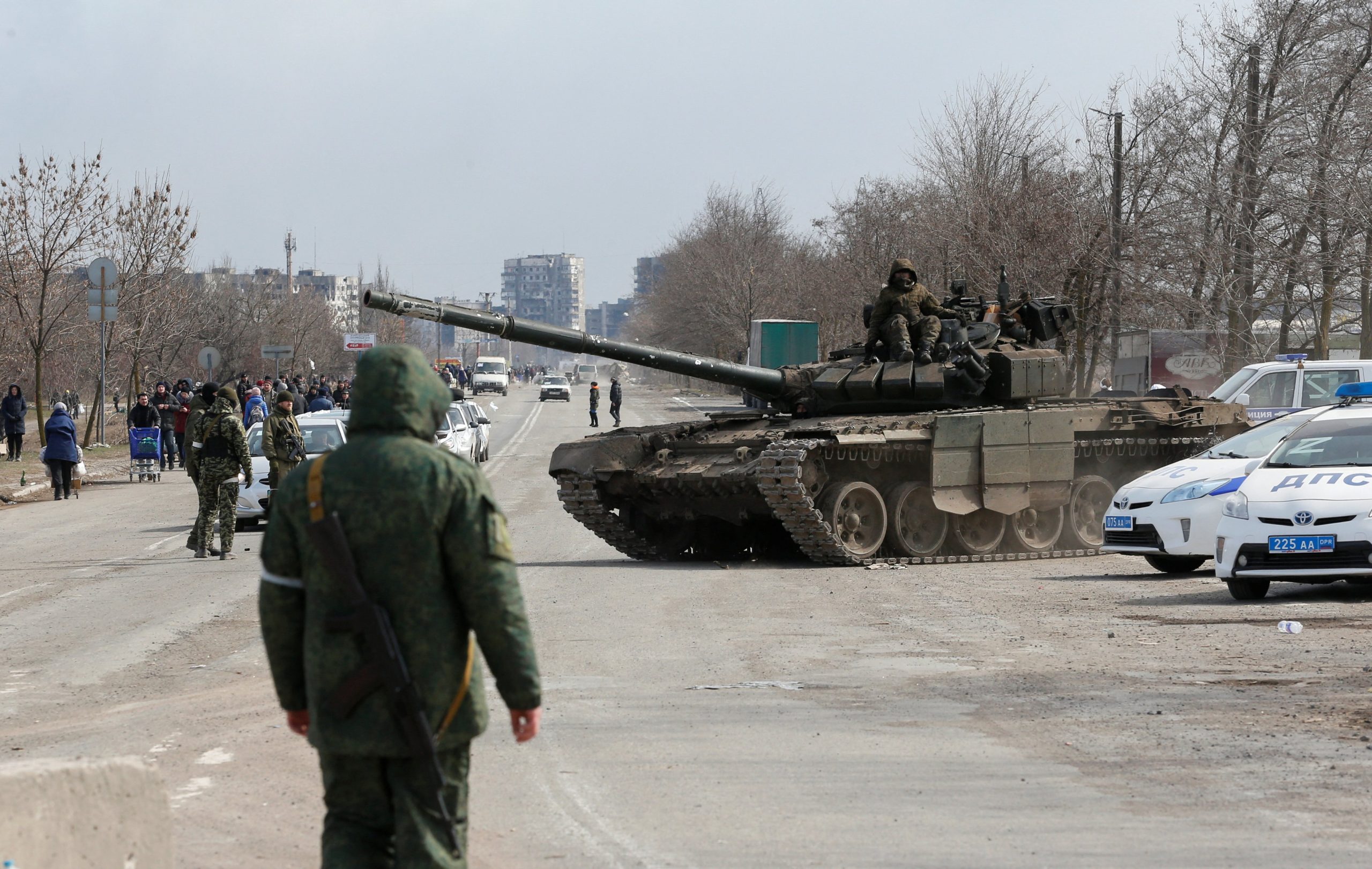 Rusia exige a las fuerzas ucranianas que depongan las armas en Mariúpol