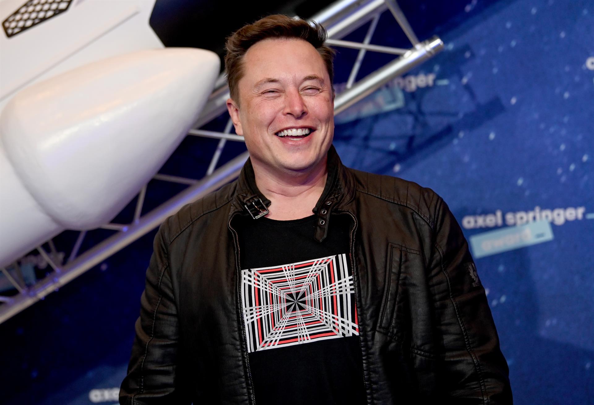 Tras bombardeos, servicio de internet satelital de Elon Musk llega a Ucrania