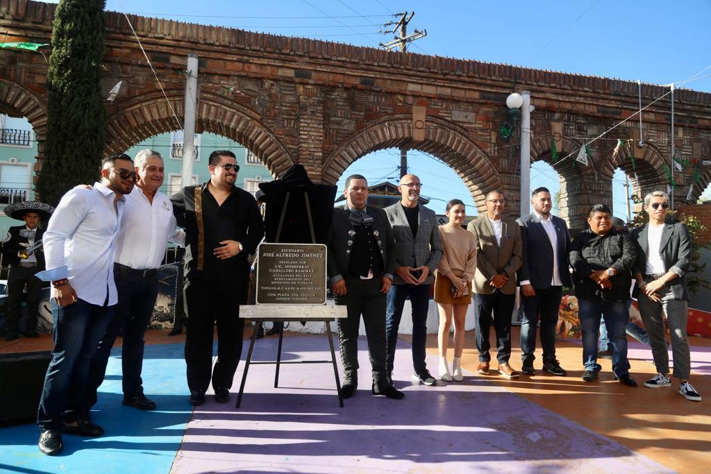 Develan placa conmemorativa de  José Alfredo Jiménez en la Plaza Santa Cecilia   