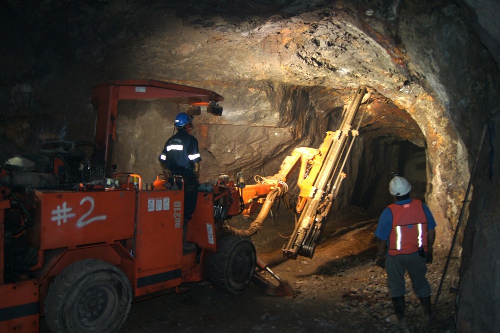 «No nos vamos a mover hasta encontrarlos»: Mineros cumplen 48 horas en pozo de Coahuila